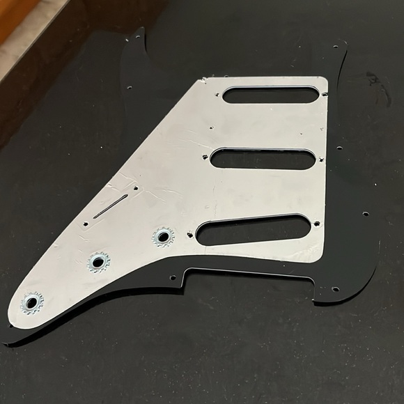 Stratocaster pickguard black brand new with shrink wrap on it to protect 3 layer - Picture 4 of 7